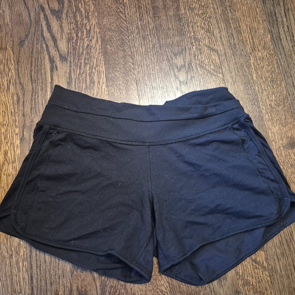 Lululemon womens shorts Black 6